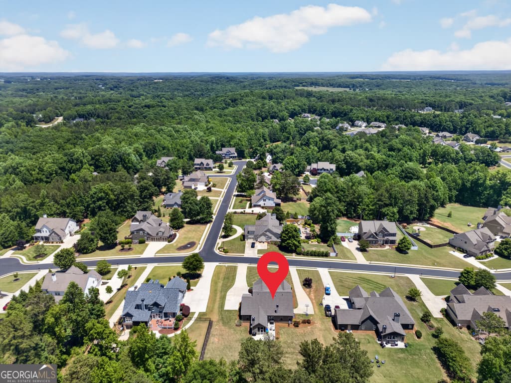 6 bedroom, 5 bathroom, 5,259 sq ft single family residence for sale at 1171 Sterling Lake Drive, Jefferson, GA 30549 — photo 3