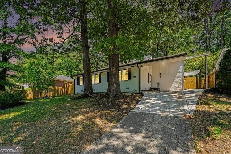 4 bedroom, 3 bathroom, 2,422 sq ft single family residence for sale at 2828 Cloverhurst Drive, East Point, GA 30344 — photo 3
