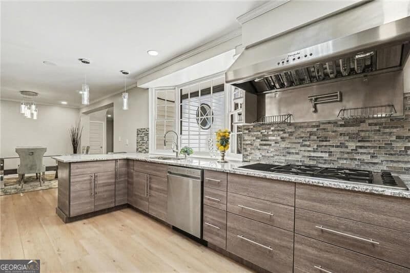 4 bedroom, 3 bathroom, 2,422 sq ft single family residence for sale at 2828 Cloverhurst Drive, East Point, GA 30344 — photo 9