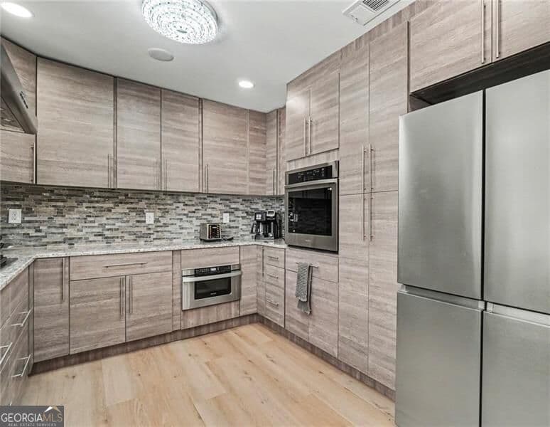 4 bedroom, 3 bathroom, 2,422 sq ft single family residence for sale at 2828 Cloverhurst Drive, East Point, GA 30344 — photo 8