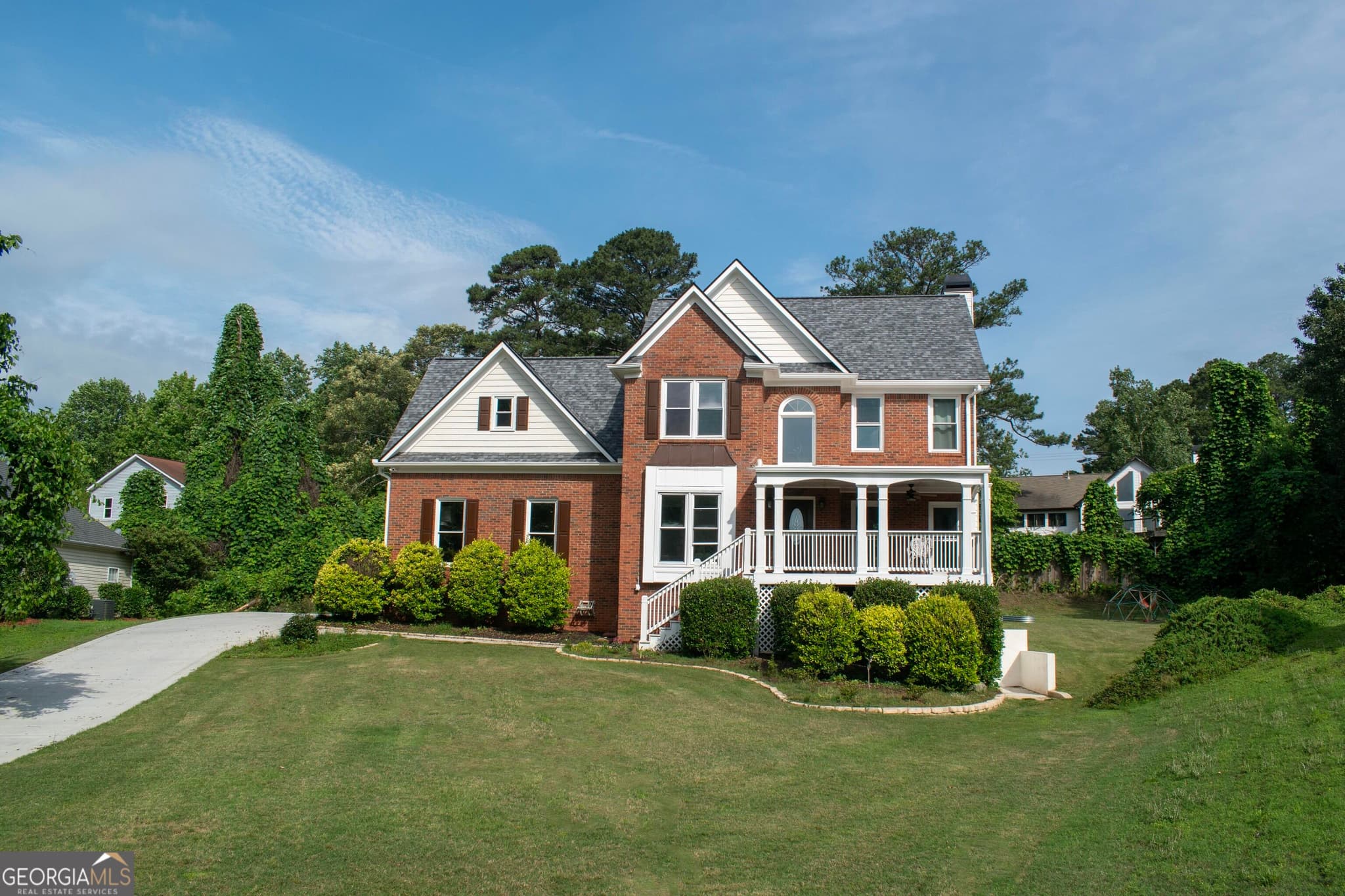 5 bedroom, 3.5 bathroom, 3,425 sq ft single family residence for sale at 2735 Hanson Court, Cumming, GA 30041 — photo 3