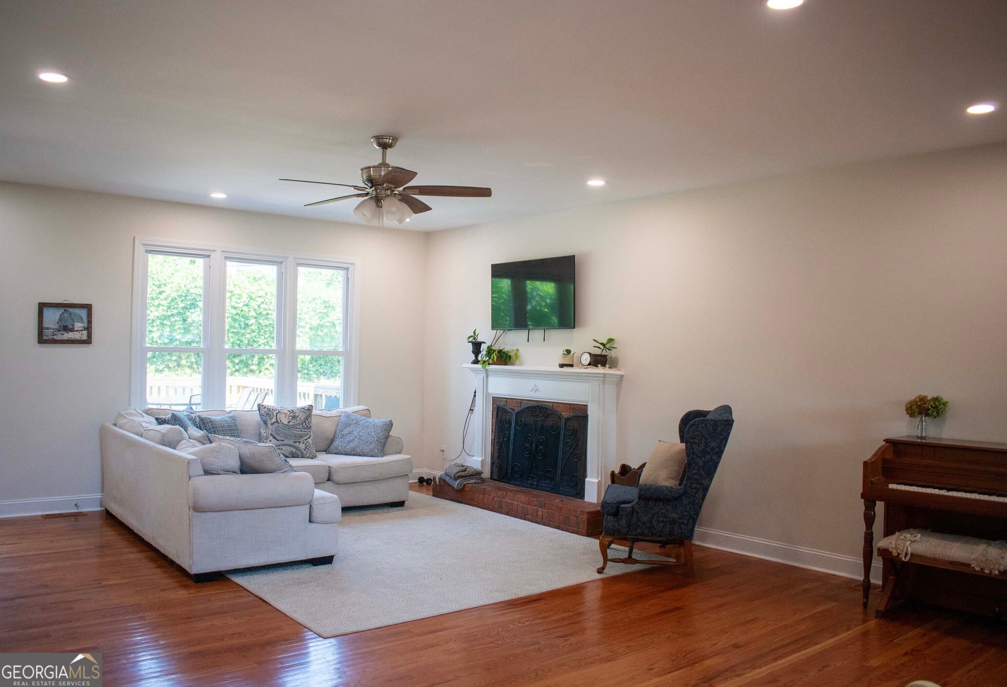 5 bedroom, 3.5 bathroom, 3,425 sq ft single family residence for sale at 2735 Hanson Court, Cumming, GA 30041 — photo 4