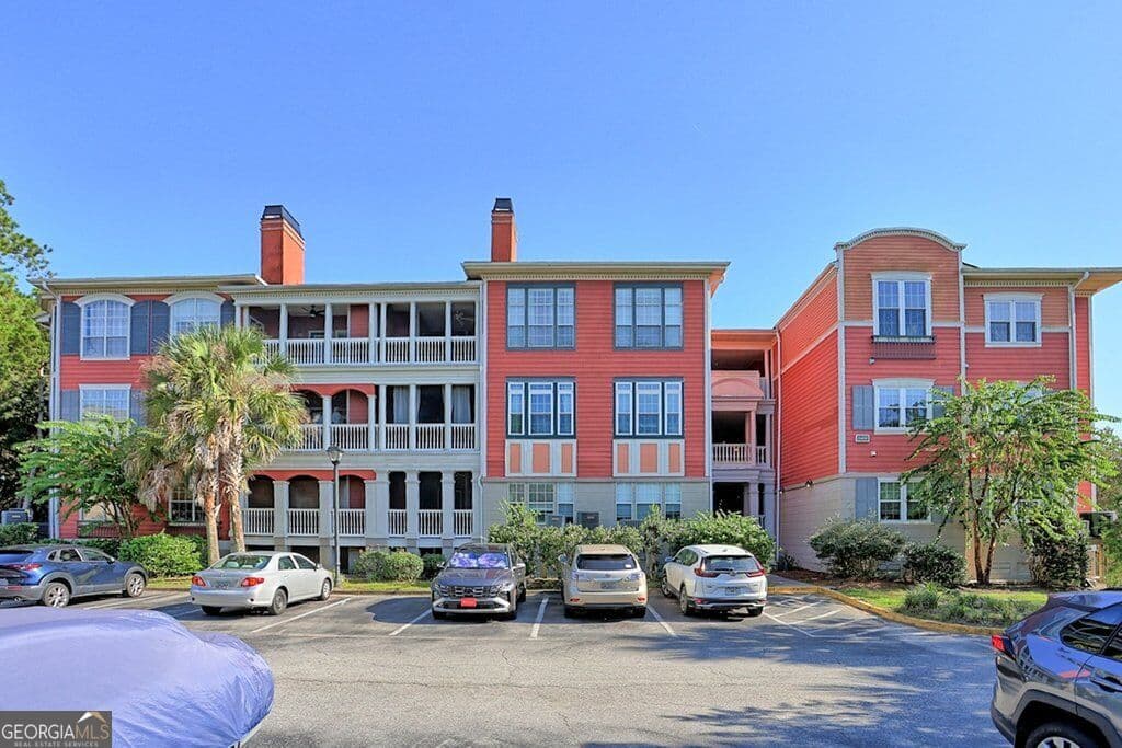2 bedroom, 2 bathroom, 1,078 sq ft condominium for sale at 2432 Whitemarsh Way, Savannah, GA 31410 — photo 2
