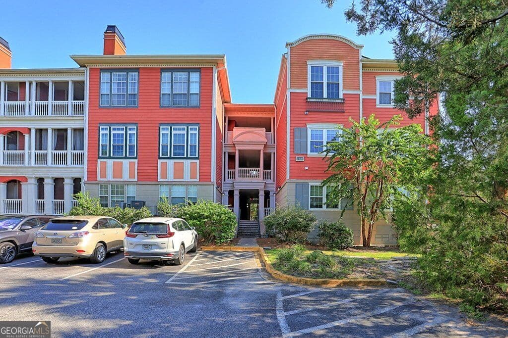 2 bedroom, 2 bathroom, 1,078 sq ft condominium for sale at 2432 Whitemarsh Way, Savannah, GA 31410 — photo 6