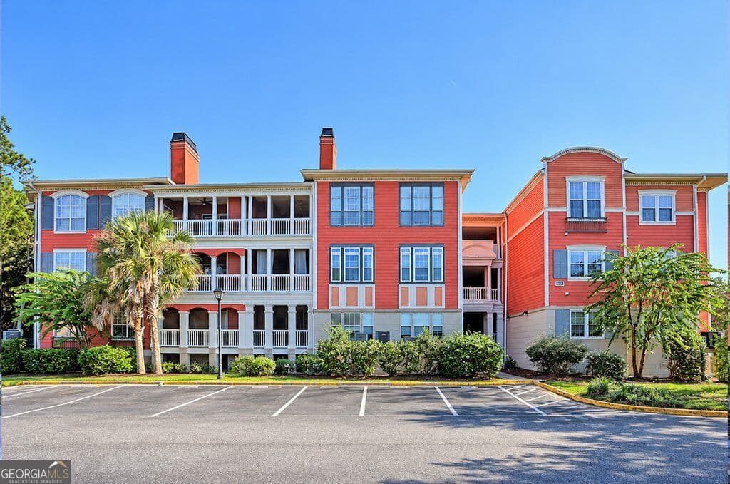 2 bedroom, 2 bathroom, 1,078 sq ft condominium for sale at 2432 Whitemarsh Way, Savannah, GA 31410 — photo 1 of 61