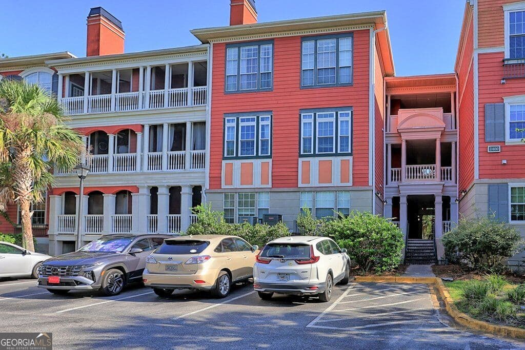 2 bedroom, 2 bathroom, 1,078 sq ft condominium for sale at 2432 Whitemarsh Way, Savannah, GA 31410 — photo 5
