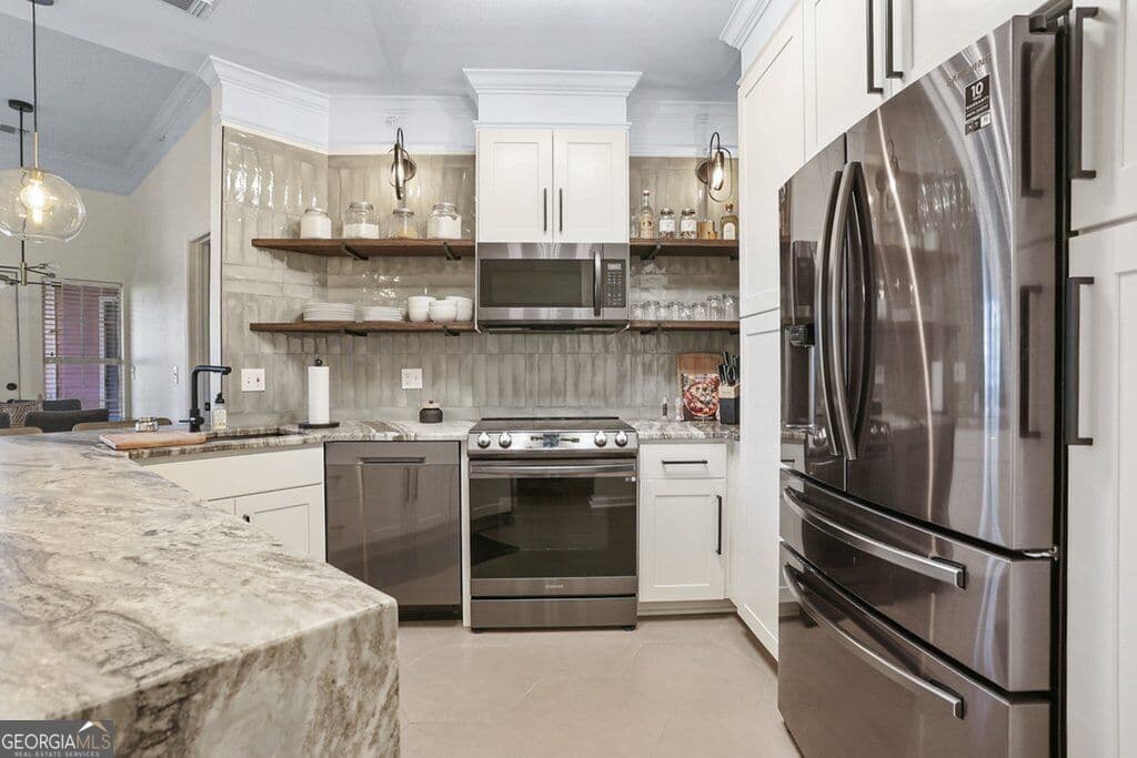 2 bedroom, 2 bathroom, 1,078 sq ft condominium for sale at 2432 Whitemarsh Way, Savannah, GA 31410 — photo 10
