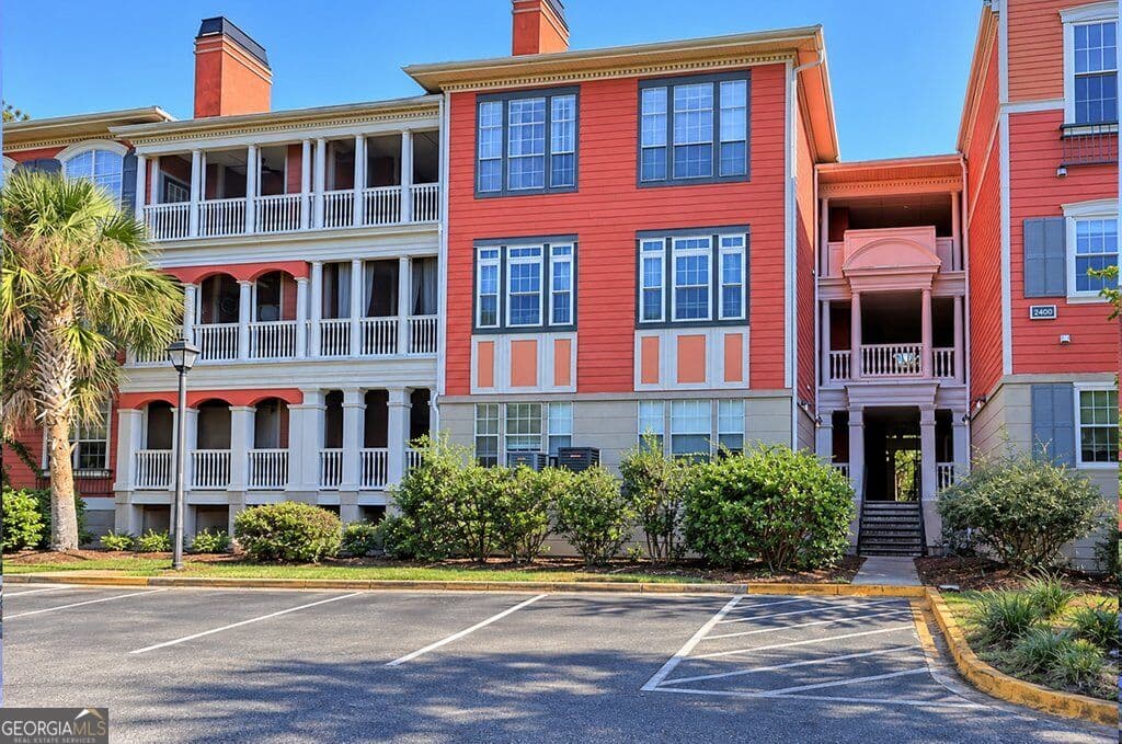 2 bedroom, 2 bathroom, 1,078 sq ft condominium for sale at 2432 Whitemarsh Way, Savannah, GA 31410 — photo 4