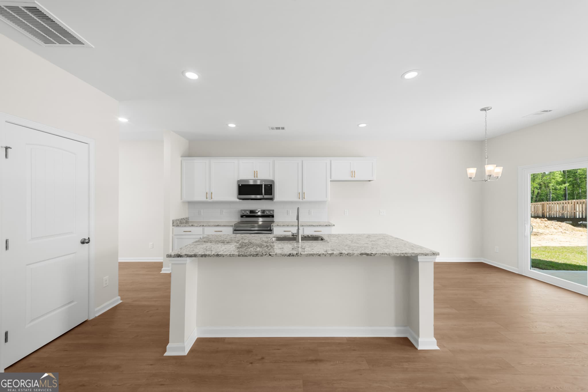 5 bedroom, 3 bathroom, 2,434 sq ft single family residence for sale at 412 Anzio Drive, Statesboro, GA 30461 — photo 7