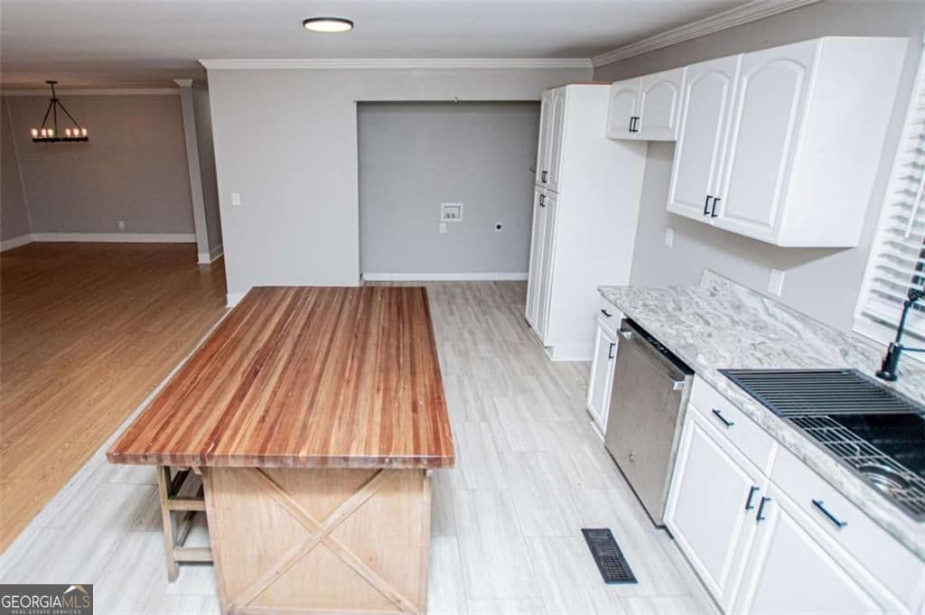 3 bedroom, 2 bathroom, 1,686 sq ft single family residence for sale at 315 Laurel Road, Carrollton, GA 30117 — photo 9