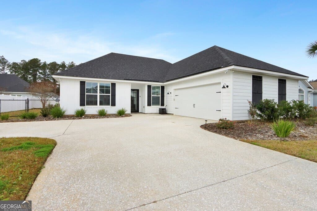 3 bedroom, 2 bathroom, 1,648 sq ft single family residence sold at 233 Isabella Way, Jesup, GA 31546
