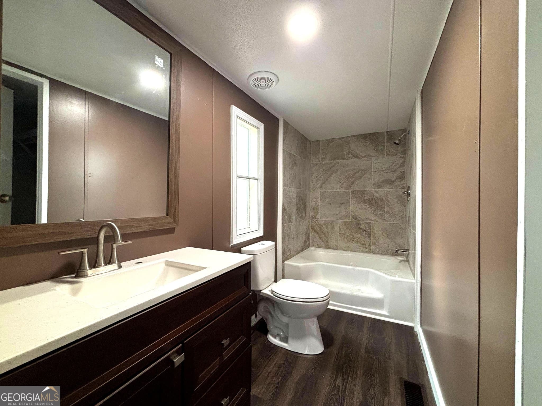 3 bedroom, 2 bathroom, 1,600 sq ft manufactured home,single family residence for sale at 479 Windsor Parkway, Hampton, GA 30228 — photo 6