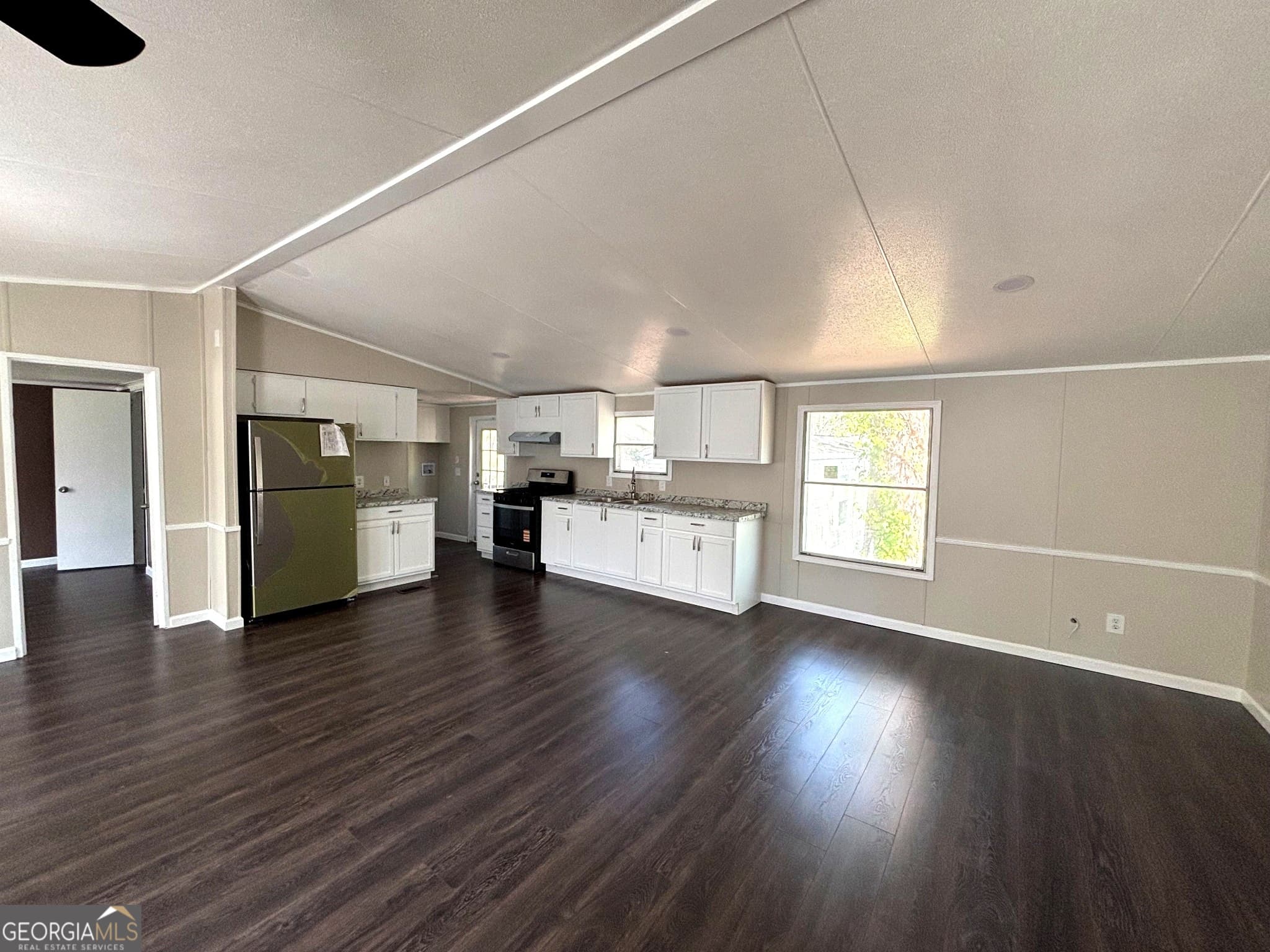 3 bedroom, 2 bathroom, 1,600 sq ft manufactured home,single family residence for sale at 479 Windsor Parkway, Hampton, GA 30228 — photo 3