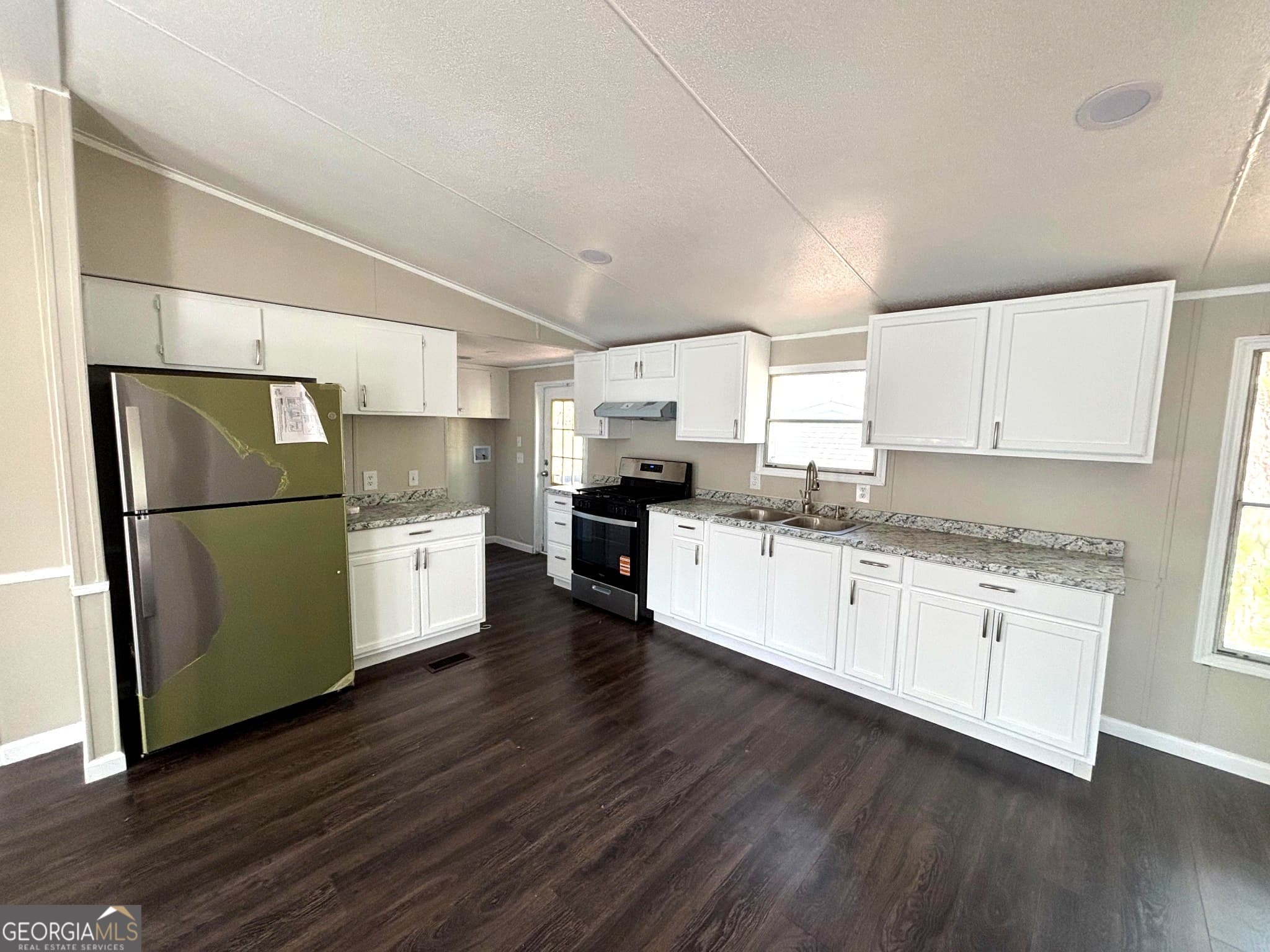 3 bedroom, 2 bathroom, 1,600 sq ft manufactured home,single family residence for sale at 479 Windsor Parkway, Hampton, GA 30228 — photo 4