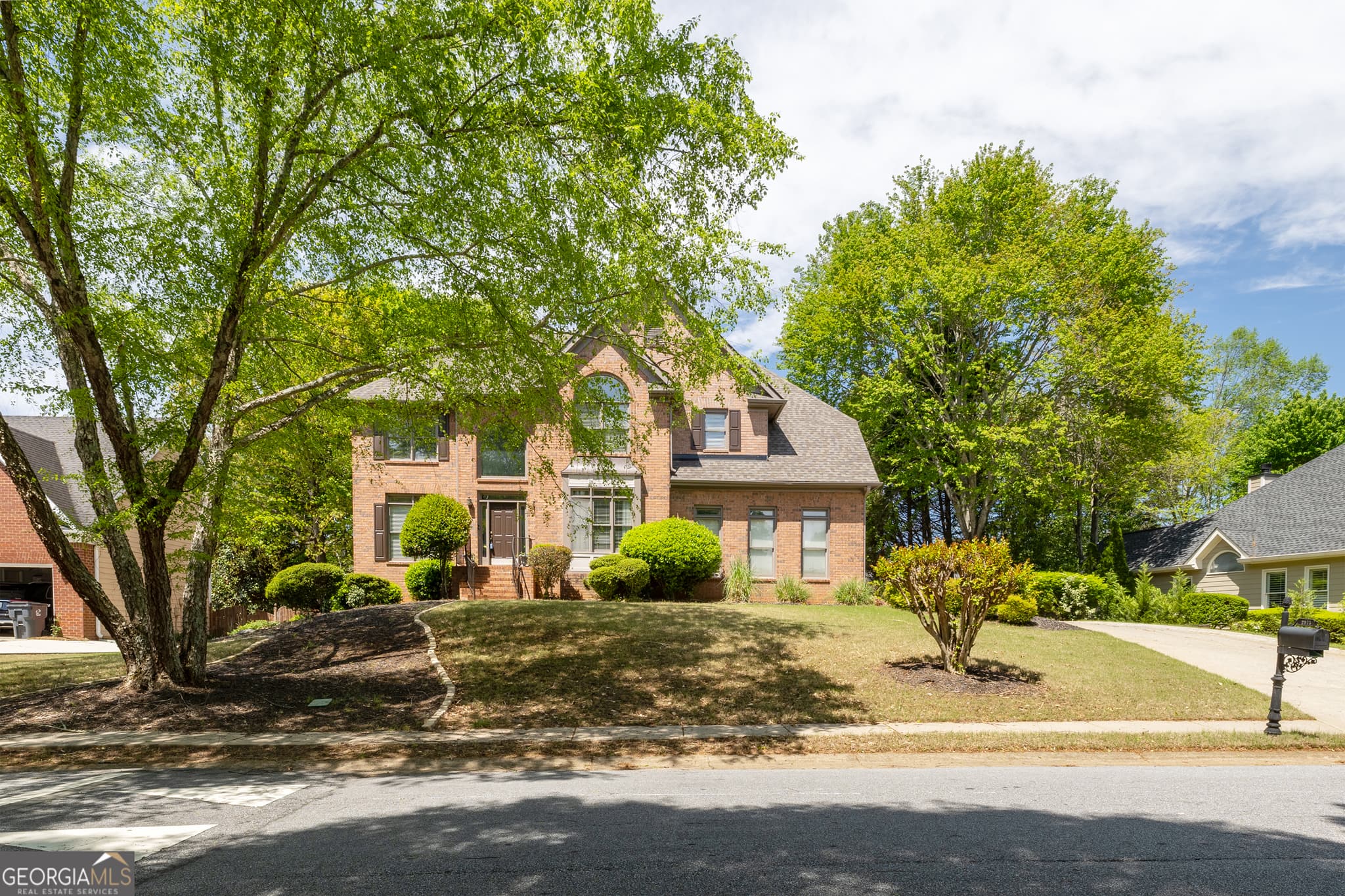 5 bedroom, 3.5 bathroom single family residence sold at 2975 Oak Hampton Way, Duluth, GA 30096
