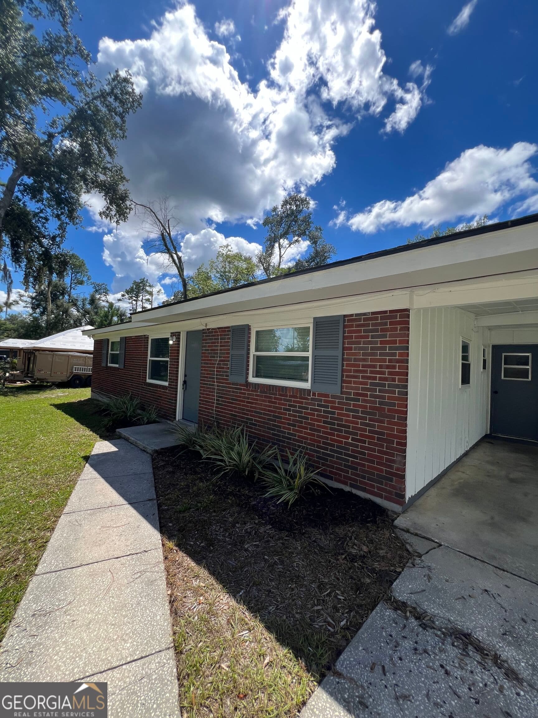 3 bedroom, 2 bathroom single family residence under contract at 2310 Frederick Place, Valdosta, GA 31601 — photo 2