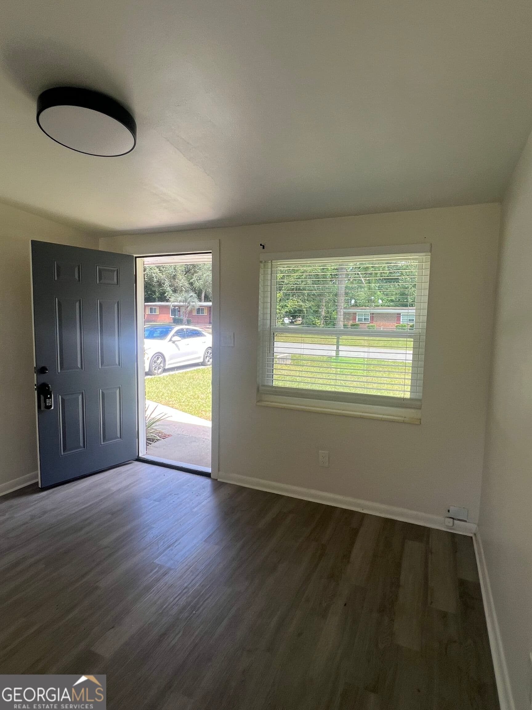 3 bedroom, 2 bathroom single family residence under contract at 2310 Frederick Place, Valdosta, GA 31601 — photo 6