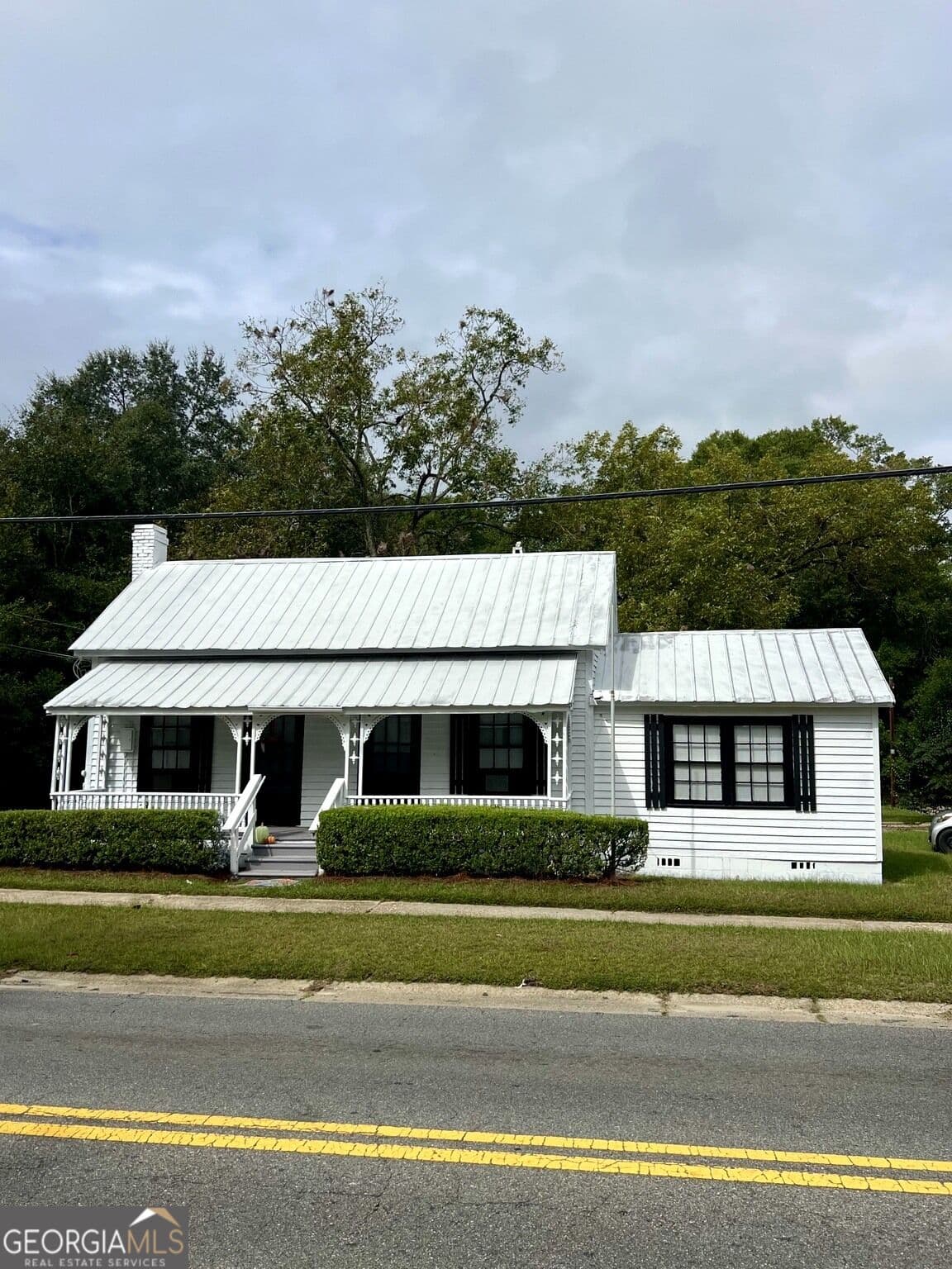 3 bedroom, 2 bathroom, 1,616 sq ft single family residence for sale at 226 Griffin Avenue, Eastman, GA 31023