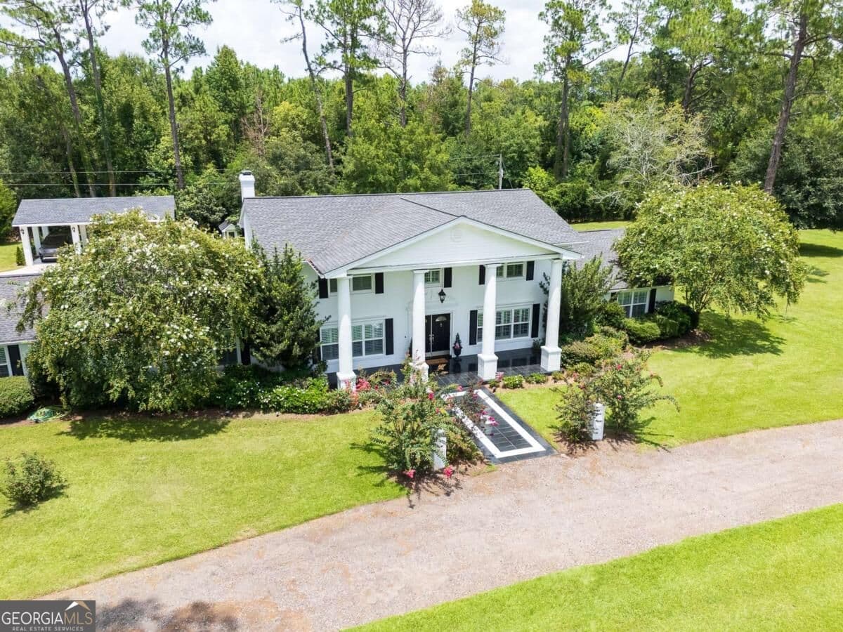 5 bedroom, 5.5 bathroom single family residence for sale at 335 Main Street, Barwick, GA 31720 — photo 4