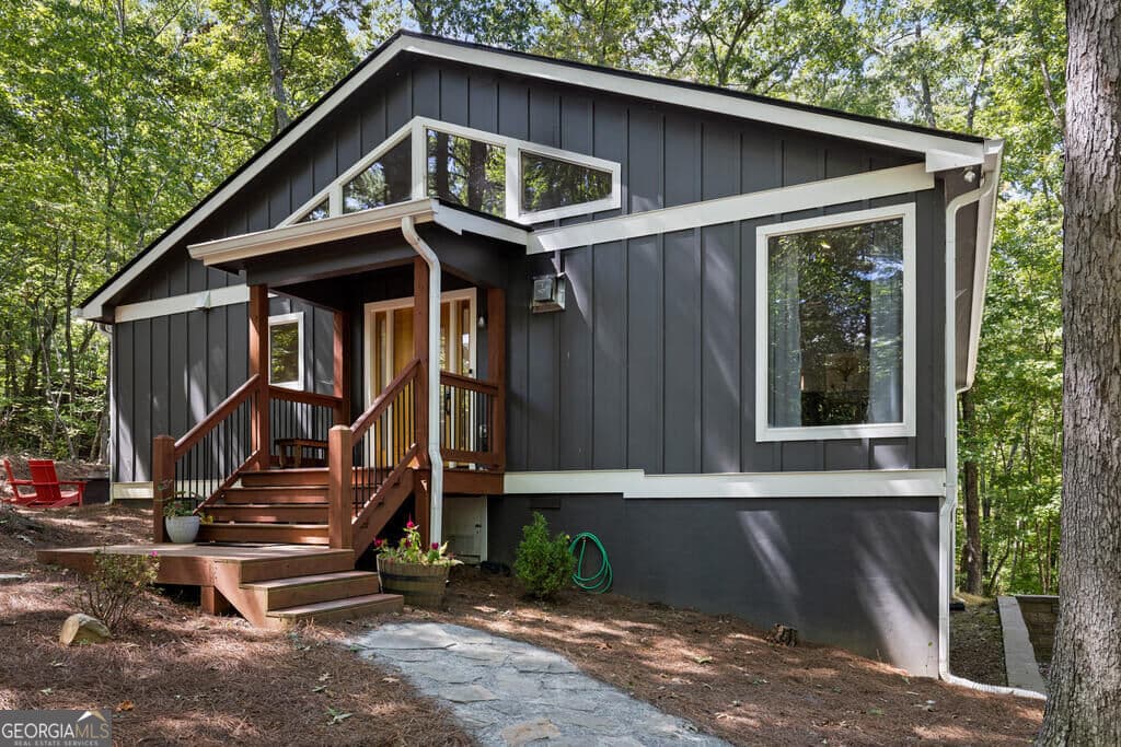3 bedroom, 3 bathroom, 1,576 sq ft cabin,single family residence for sale at 32 Squirrel Trail, Blue Ridge, GA 30513 — photo 1 of 44