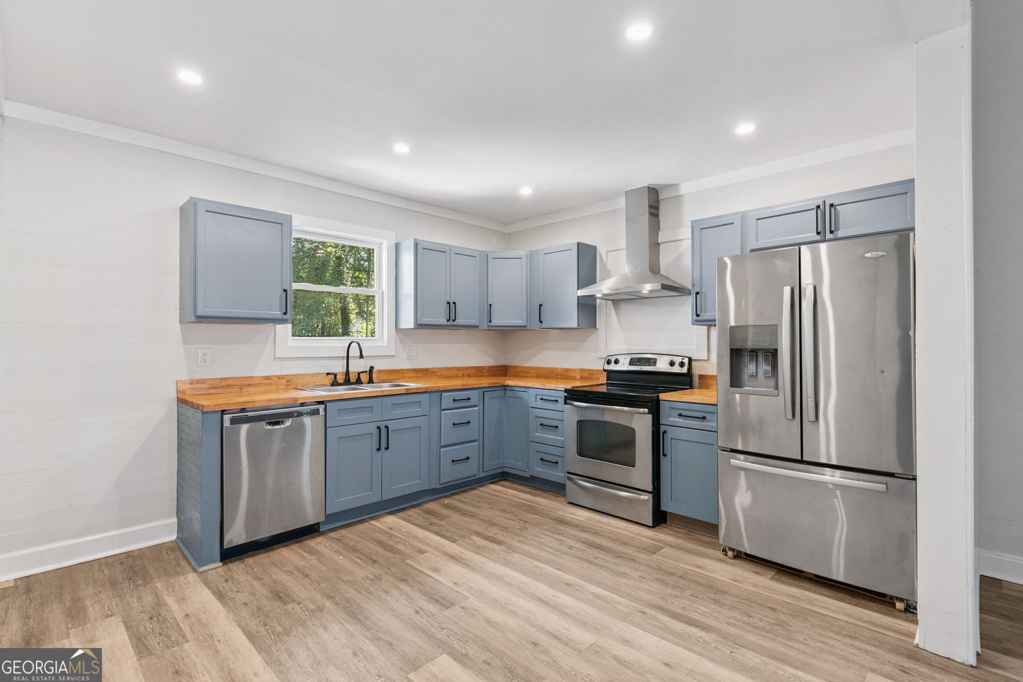 3 bedroom, 2 bathroom, 1,452 sq ft single family residence for sale at 2116 Union Street, Brunswick, GA 31520 — photo 6