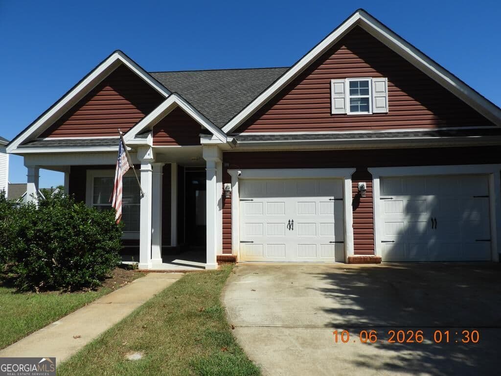 4 bedroom, 3 bathroom, 2,109 sq ft single family residence for sale at 200 Meyers Lake Drive, Warner Robins, GA 31088 — photo 1 of 22