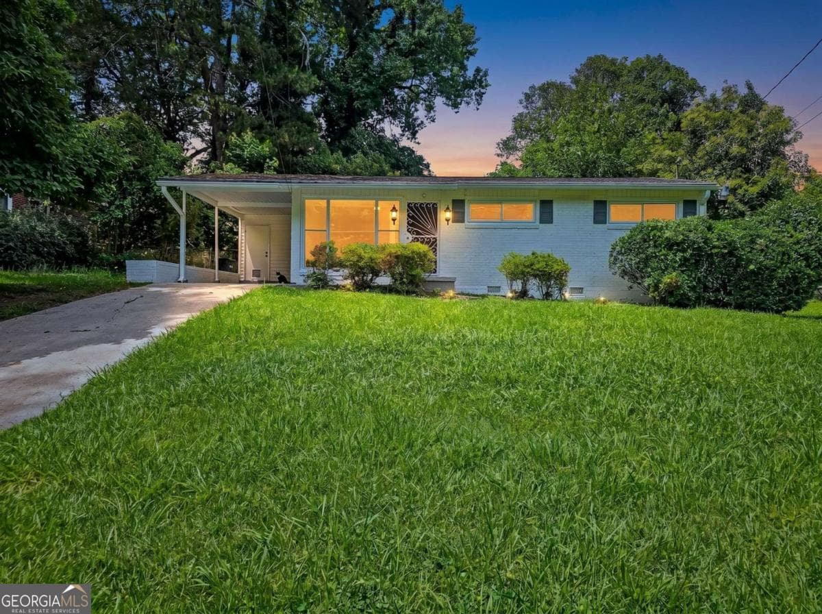 3 bedroom, 2 bathroom, 1,296 sq ft single family residence for sale at 2559 Dale Creek Drive, Atlanta, GA 30318 — photo 4