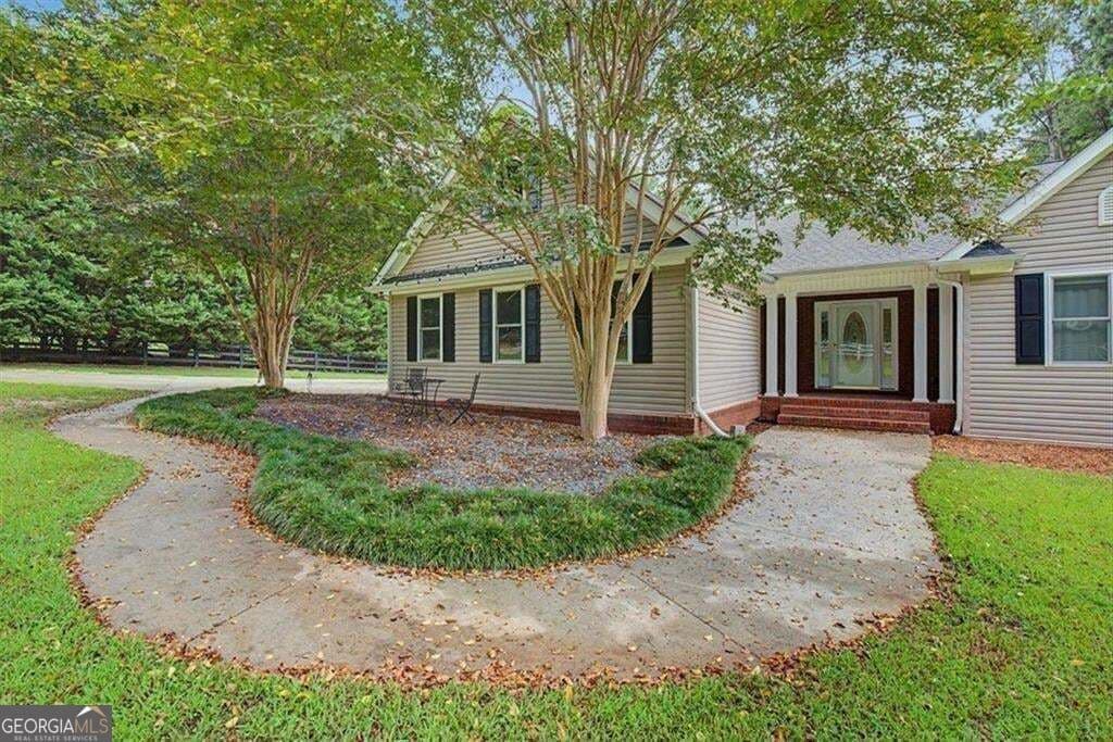 5 bedroom, 5 bathroom, 5,142 sq ft single family residence for sale at 476 Providence Drive, Canton, GA 30115 — photo 4