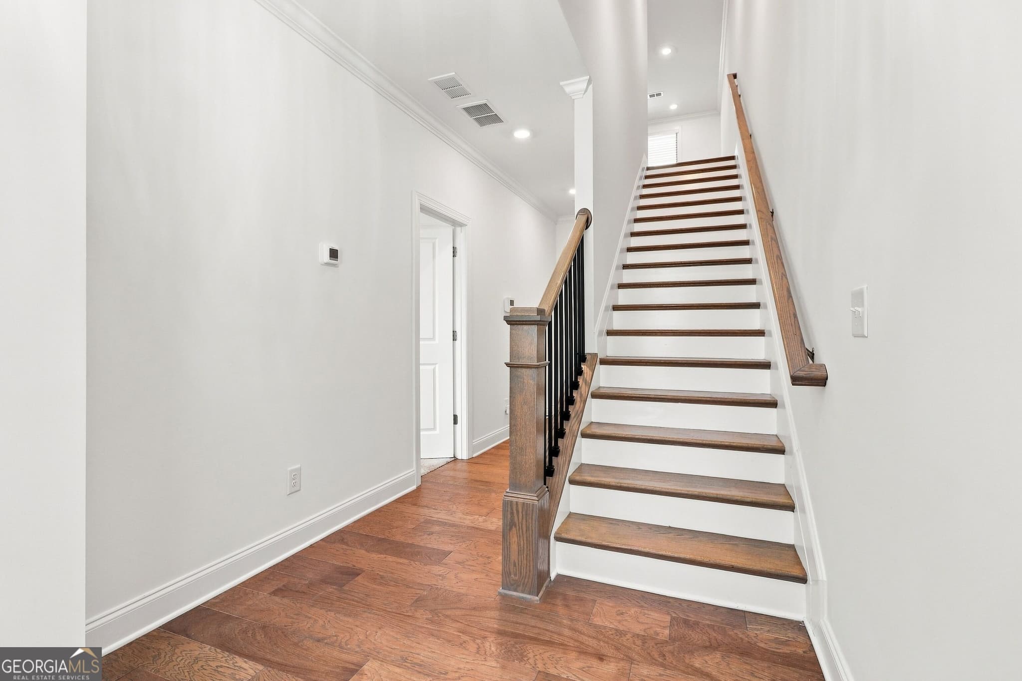 3 bedroom, 3.5 bathroom, 1,899 sq ft townhouse for sale at 2652 Caruso Way, Atlanta, GA 30339 — photo 4