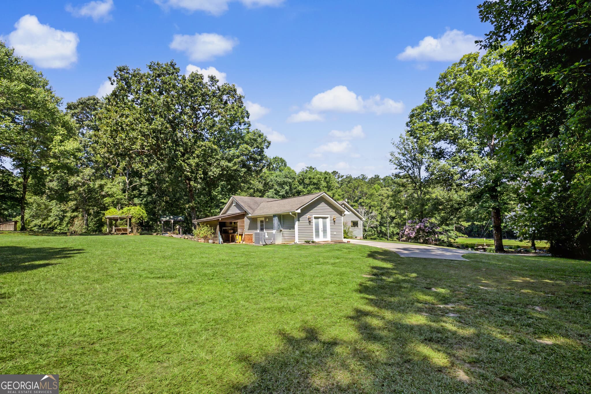 4 bedroom, 3 bathroom, 3,160 sq ft single family residence for sale at 121 Peacock Road, Barnesville, GA 30204 — photo 4