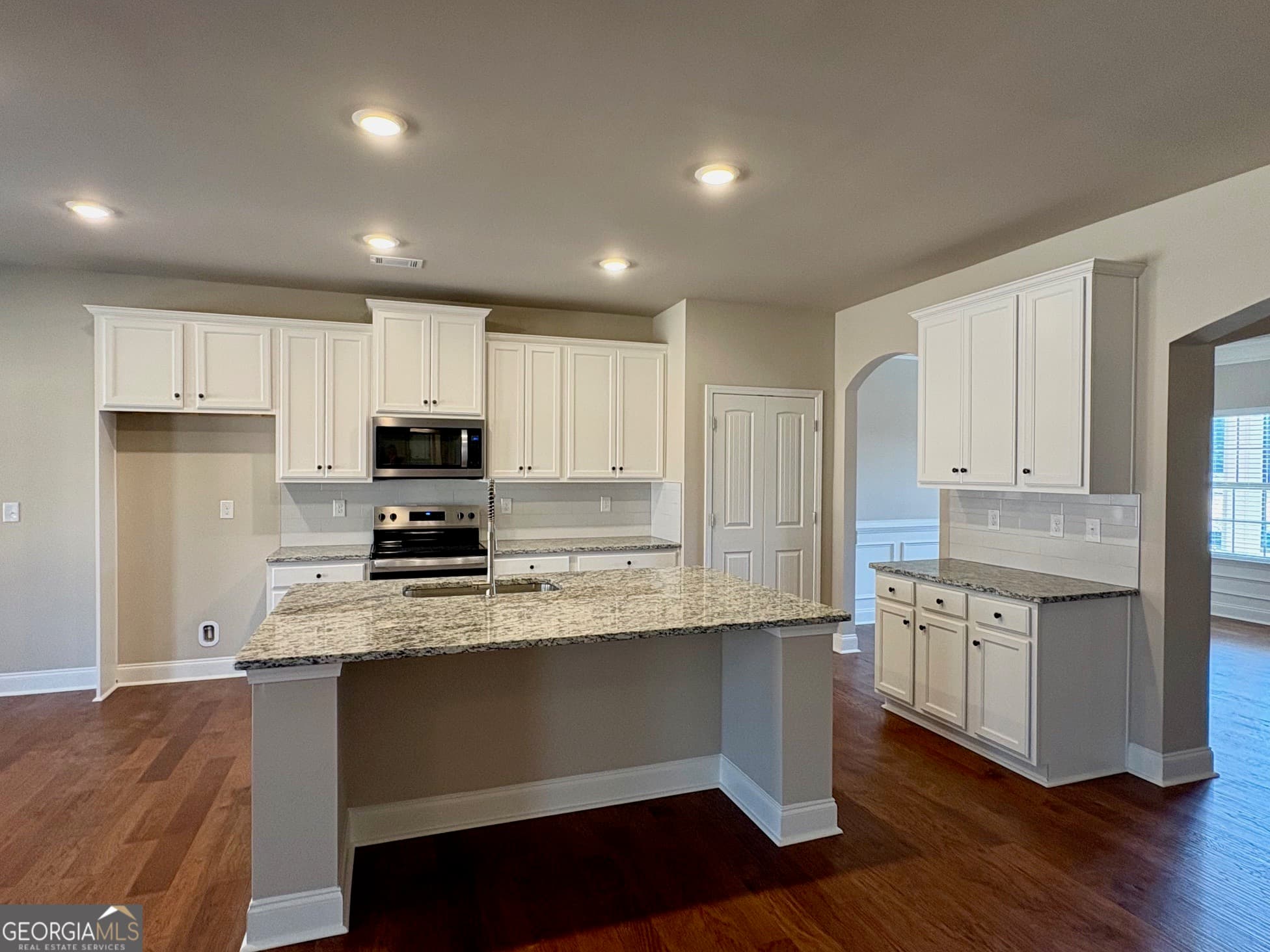5 bedroom, 3 bathroom single family residence for sale at 1046 Lakeview Oaks Court 20-B, Grayson, GA 30017 — photo 3
