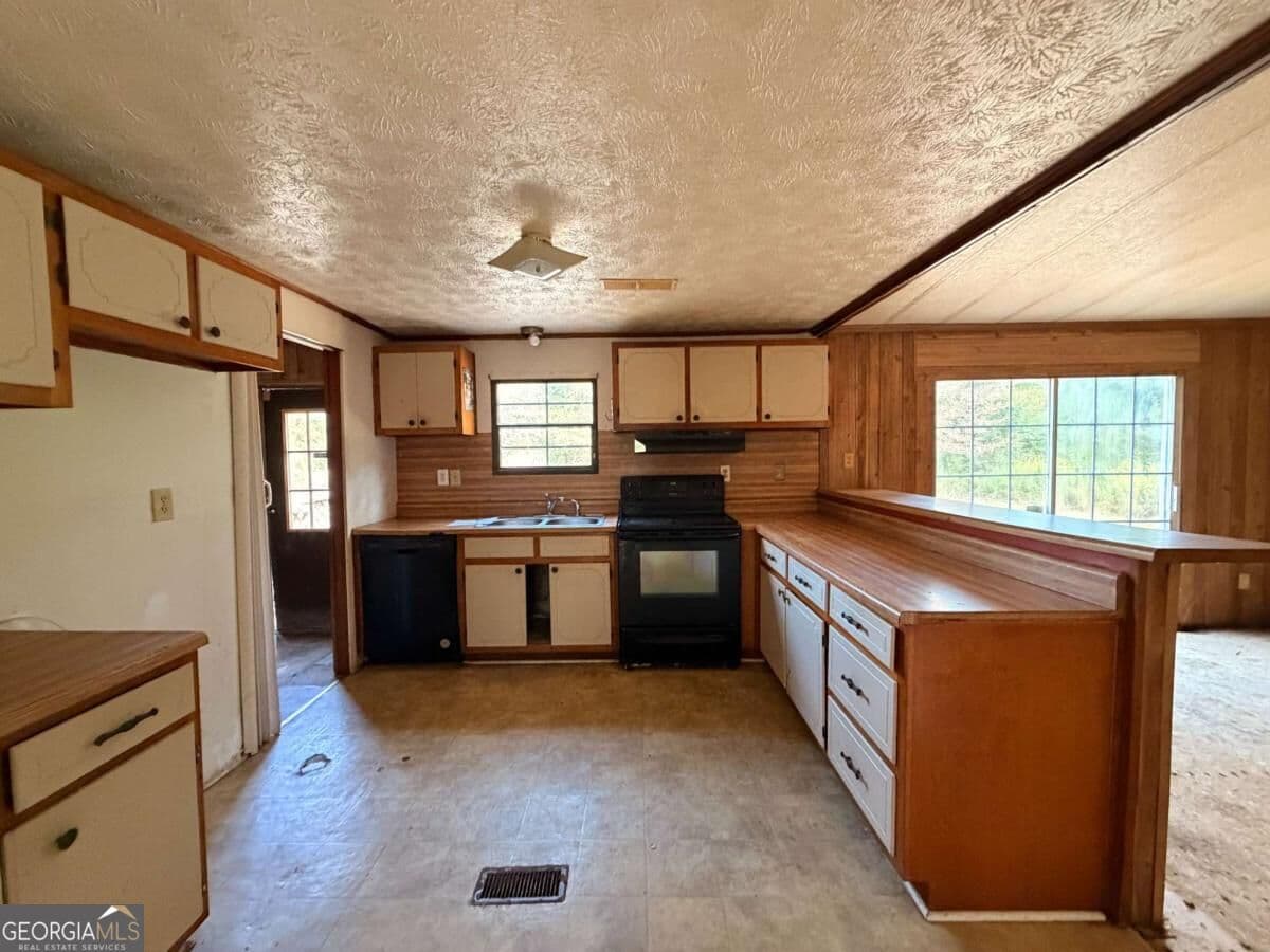 3 bedroom, 2 bathroom, 1,248 sq ft manufactured home,single family residence under contract at 777 Kirk Road, Franklin, GA 30217 — photo 7
