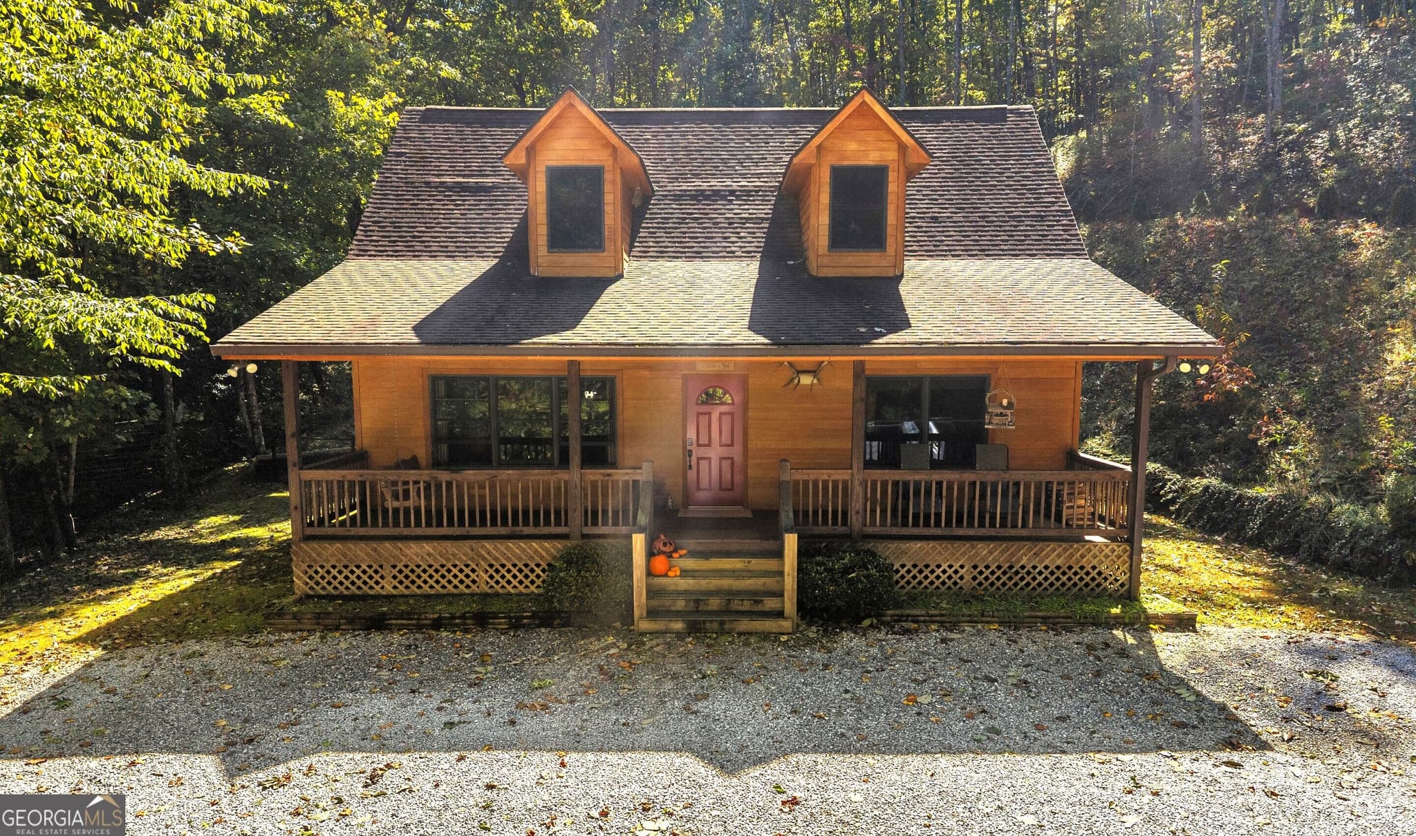 2 bedroom, 3.5 bathroom, 1,728 sq ft cabin,single family residence for sale at 130 Navigator Lane, Tiger, GA 30576 — photo 2