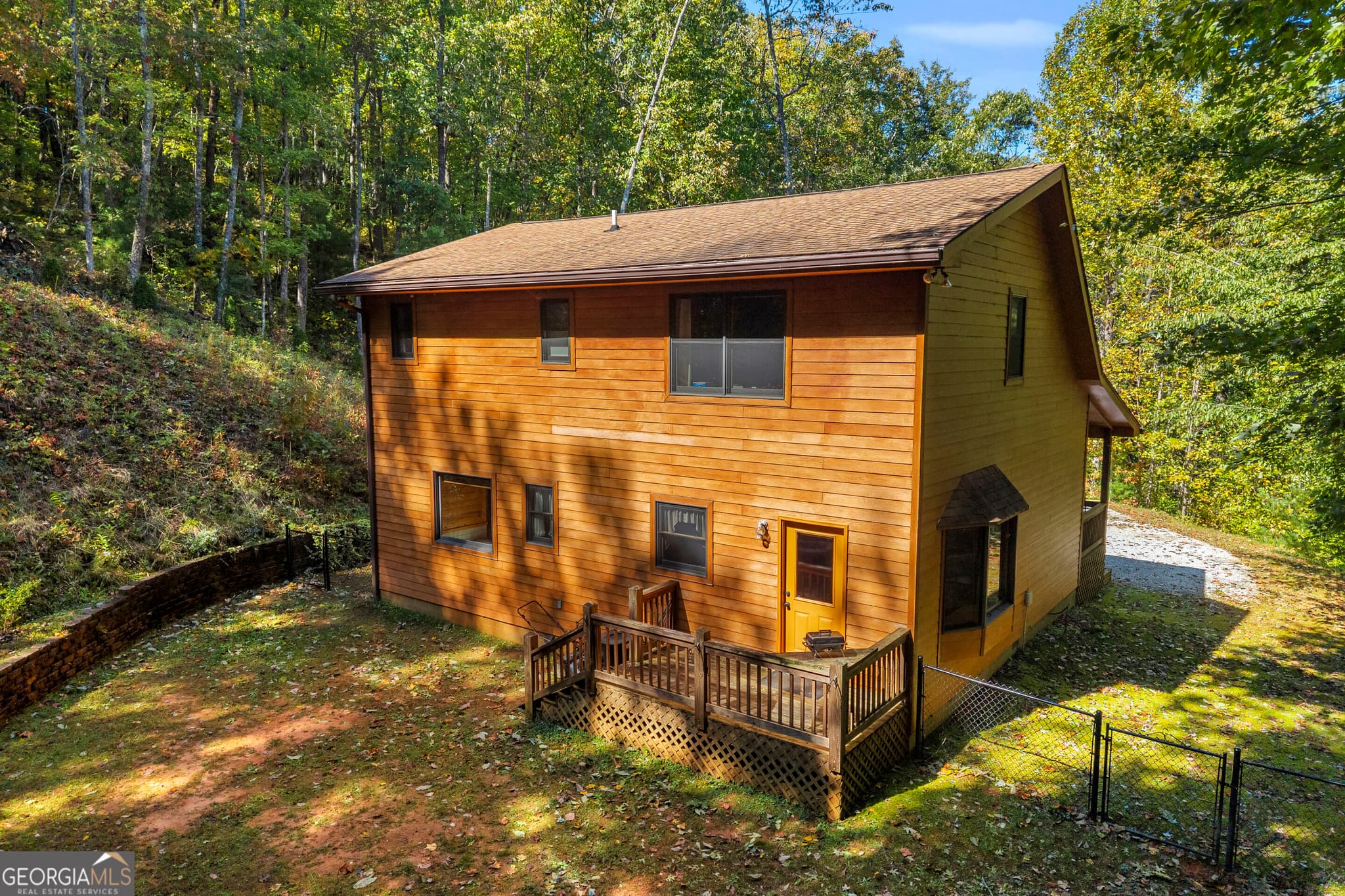 2 bedroom, 3.5 bathroom, 1,728 sq ft cabin,single family residence for sale at 130 Navigator Lane, Tiger, GA 30576 — photo 4