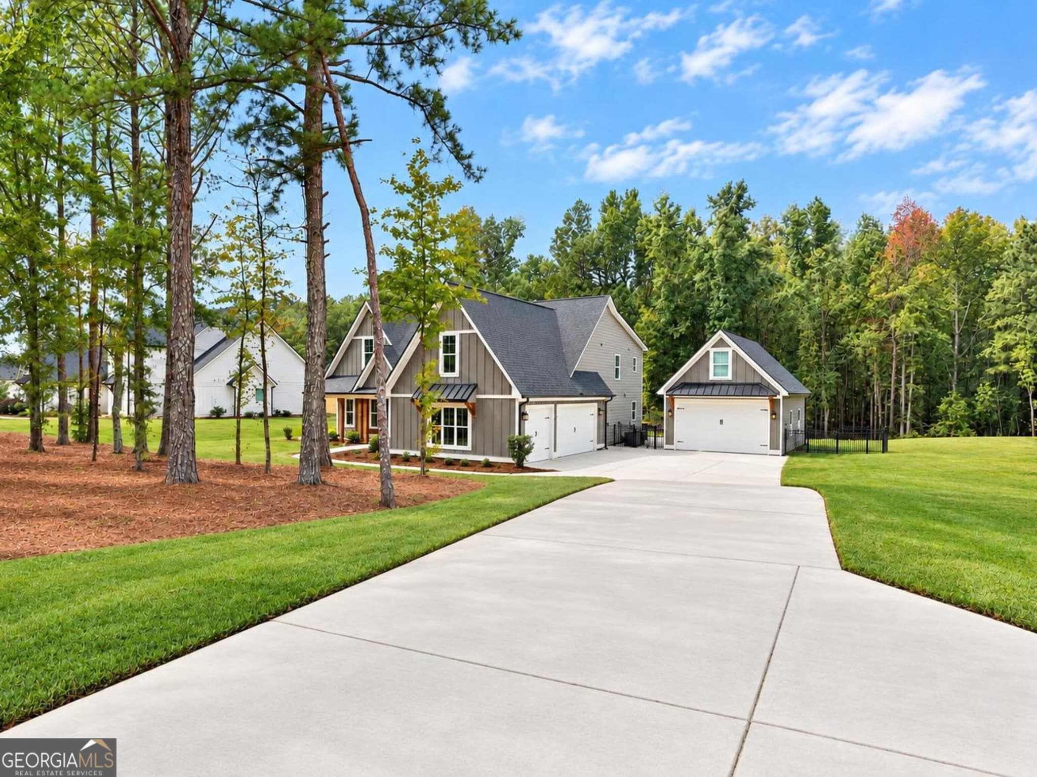 5 bedroom, 3.5 bathroom, 3,571 sq ft single family residence for sale at 135 Huiet Drive, Fayetteville, GA 30215 — photo 3