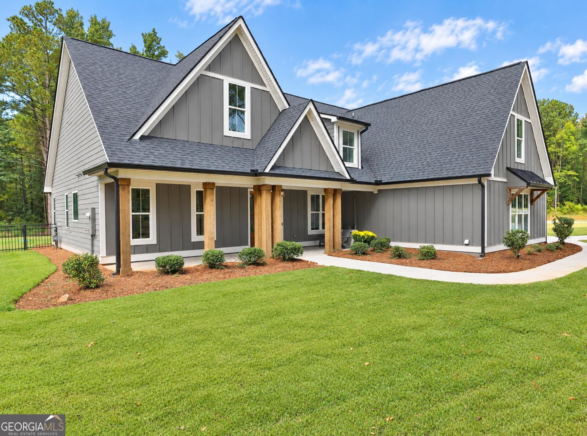 5 bedroom, 3.5 bathroom, 3,571 sq ft single family residence for sale at 135 Huiet Drive, Fayetteville, GA 30215 — photo 4