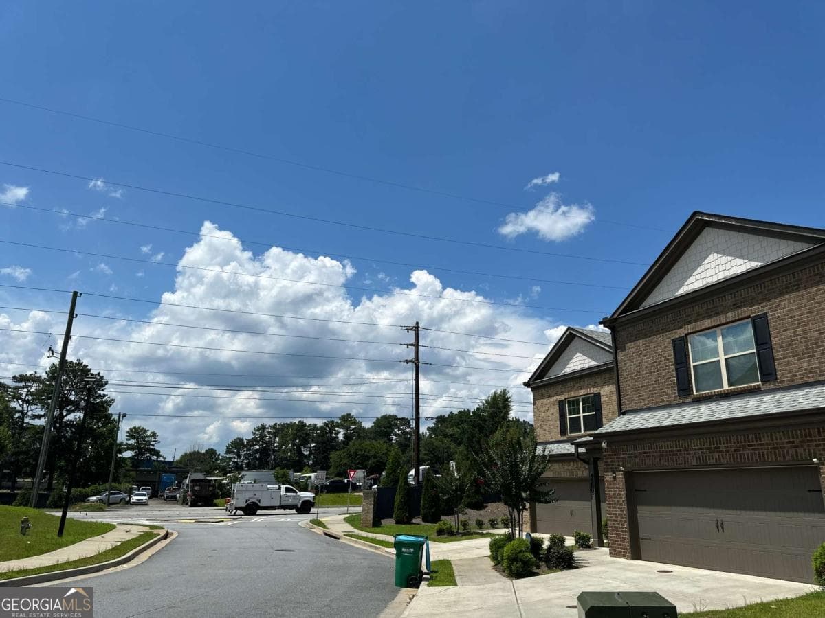 4 bedroom, 3.5 bathroom, 2,288 sq ft single family residence for sale at 4485 Almanor Circle, Norcross, GA 30071 — photo 2