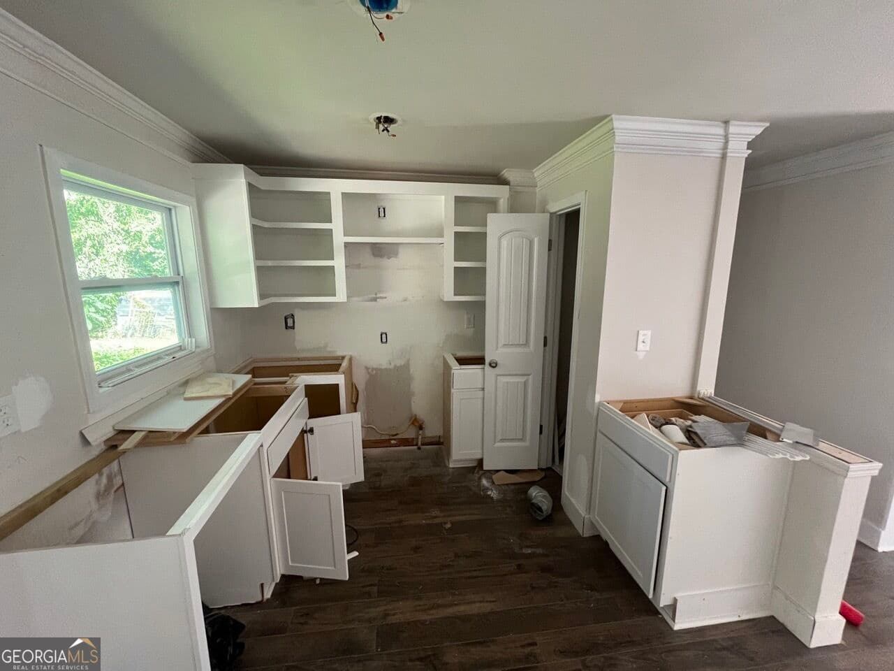 4 bedroom, 2 bathroom, 875 sq ft single family residence for sale at 446 Fedora Way, Atlanta, GA 30331 — photo 3