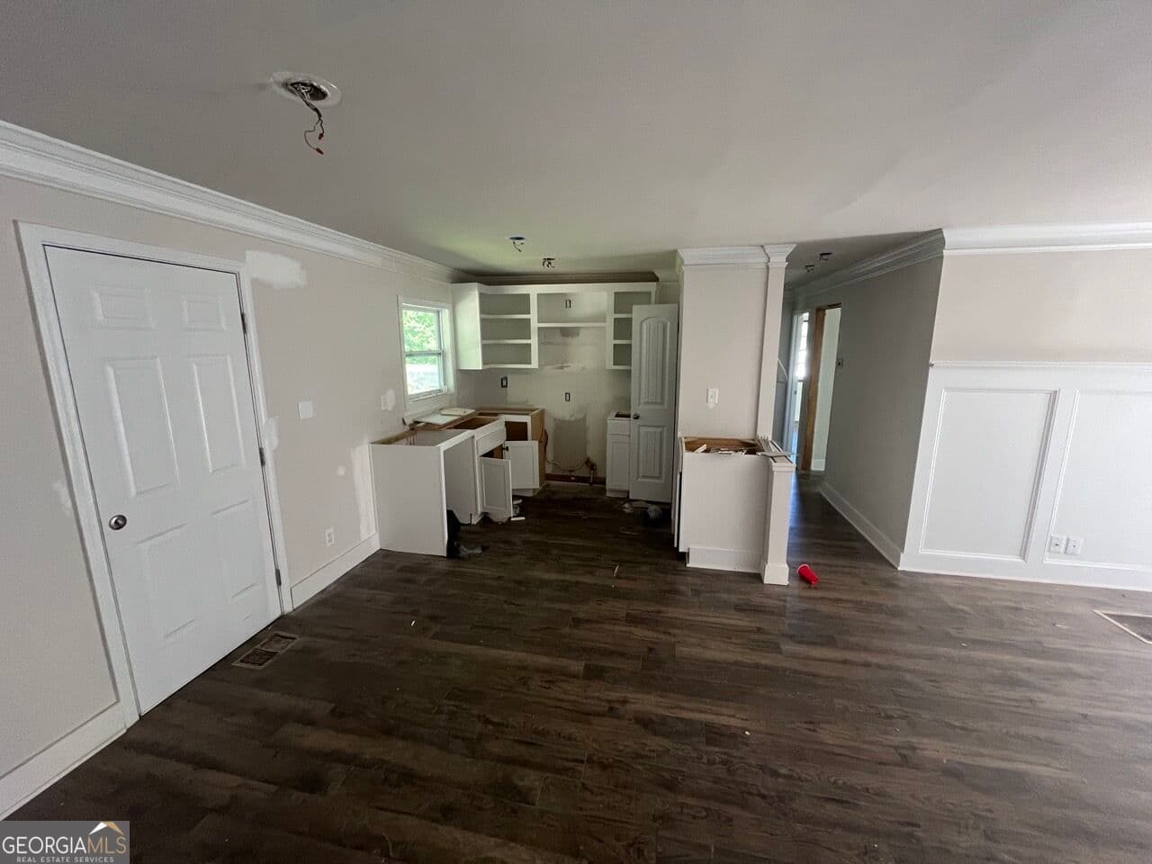4 bedroom, 2 bathroom, 875 sq ft single family residence for sale at 446 Fedora Way, Atlanta, GA 30331 — photo 4
