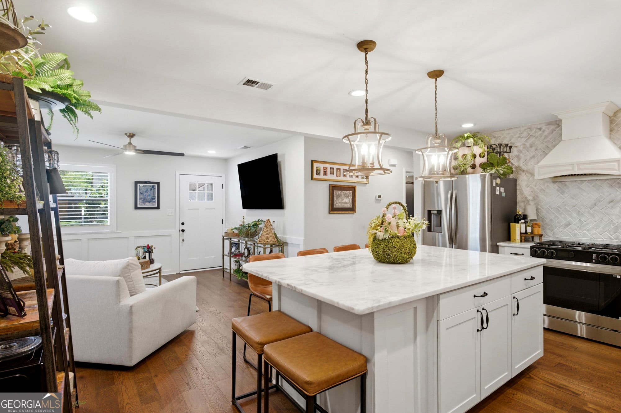 3 bedroom, 2 bathroom, 1,375 sq ft single family residence for sale at 521 Atkinson Avenue, Savannah, GA 31404 — photo 9