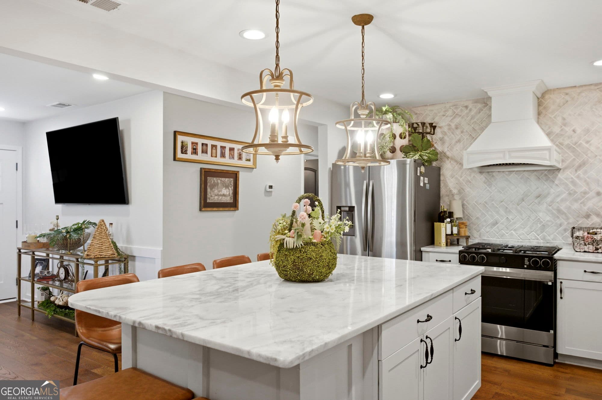 3 bedroom, 2 bathroom, 1,375 sq ft single family residence for sale at 521 Atkinson Avenue, Savannah, GA 31404 — photo 4