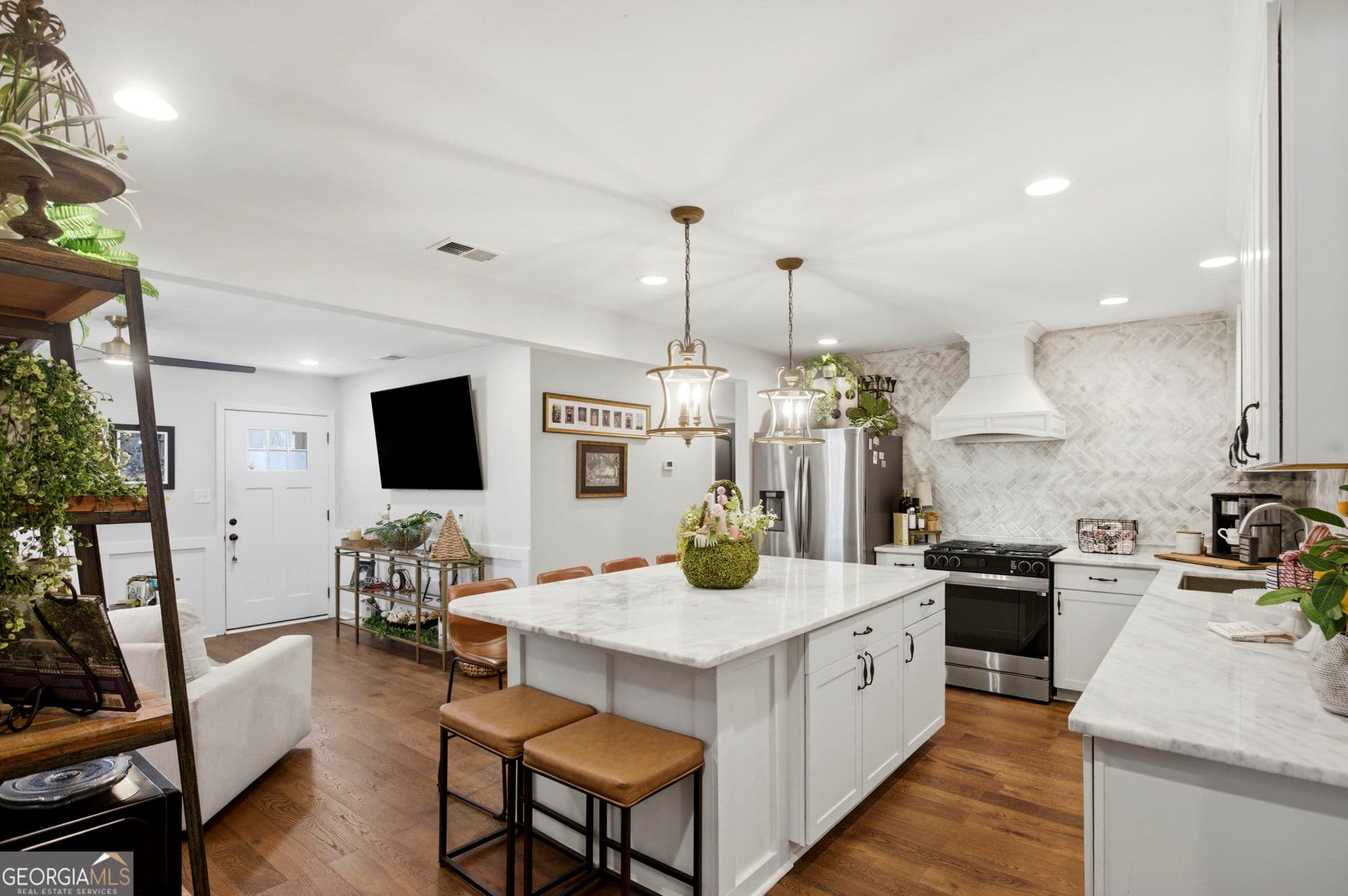 3 bedroom, 2 bathroom, 1,375 sq ft single family residence for sale at 521 Atkinson Avenue, Savannah, GA 31404 — photo 8