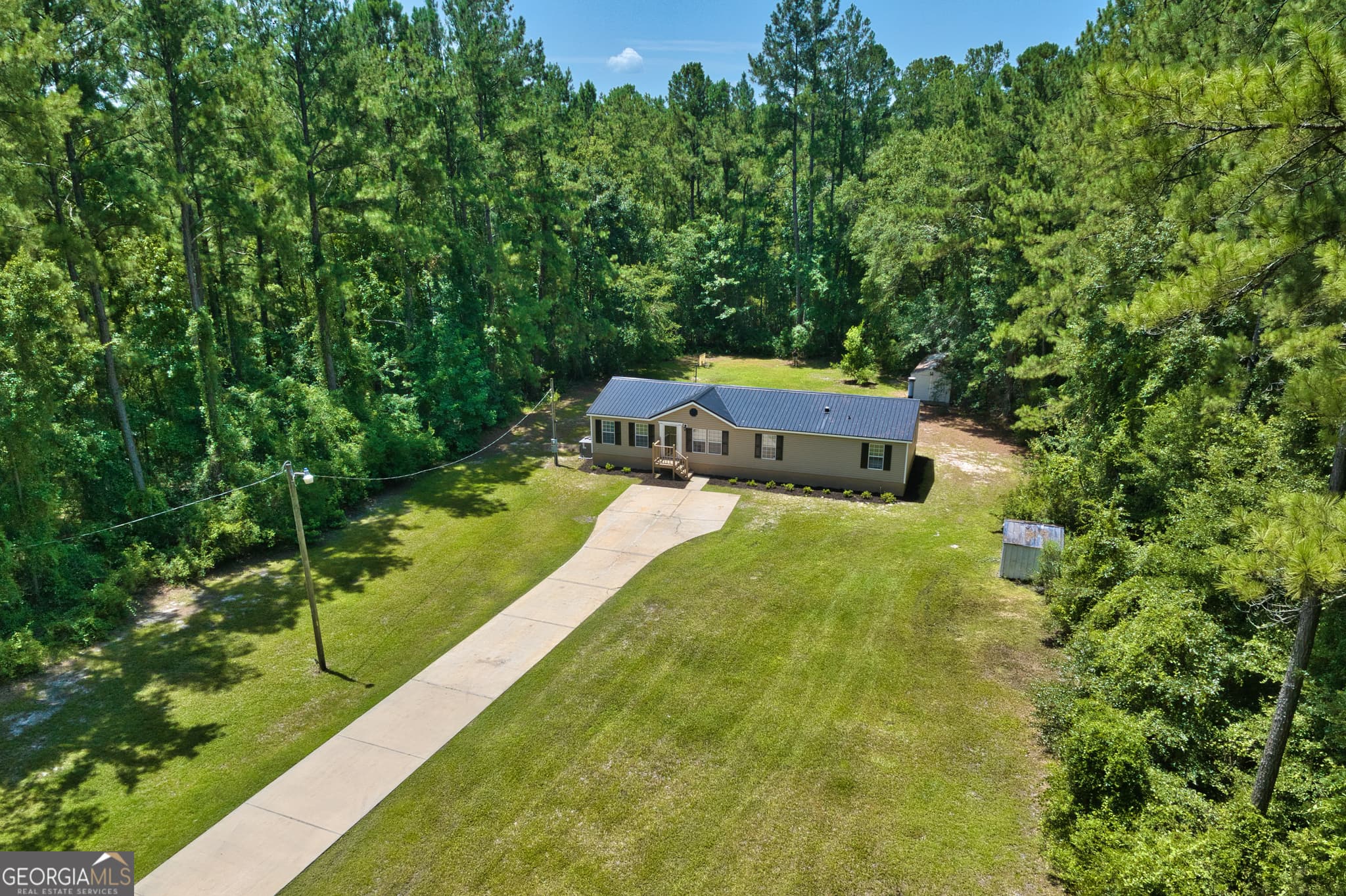 3 bedroom, 2 bathroom, 1,736 sq ft single family residence under contract at 115 Melvin Lane, Kingsland, GA 31548