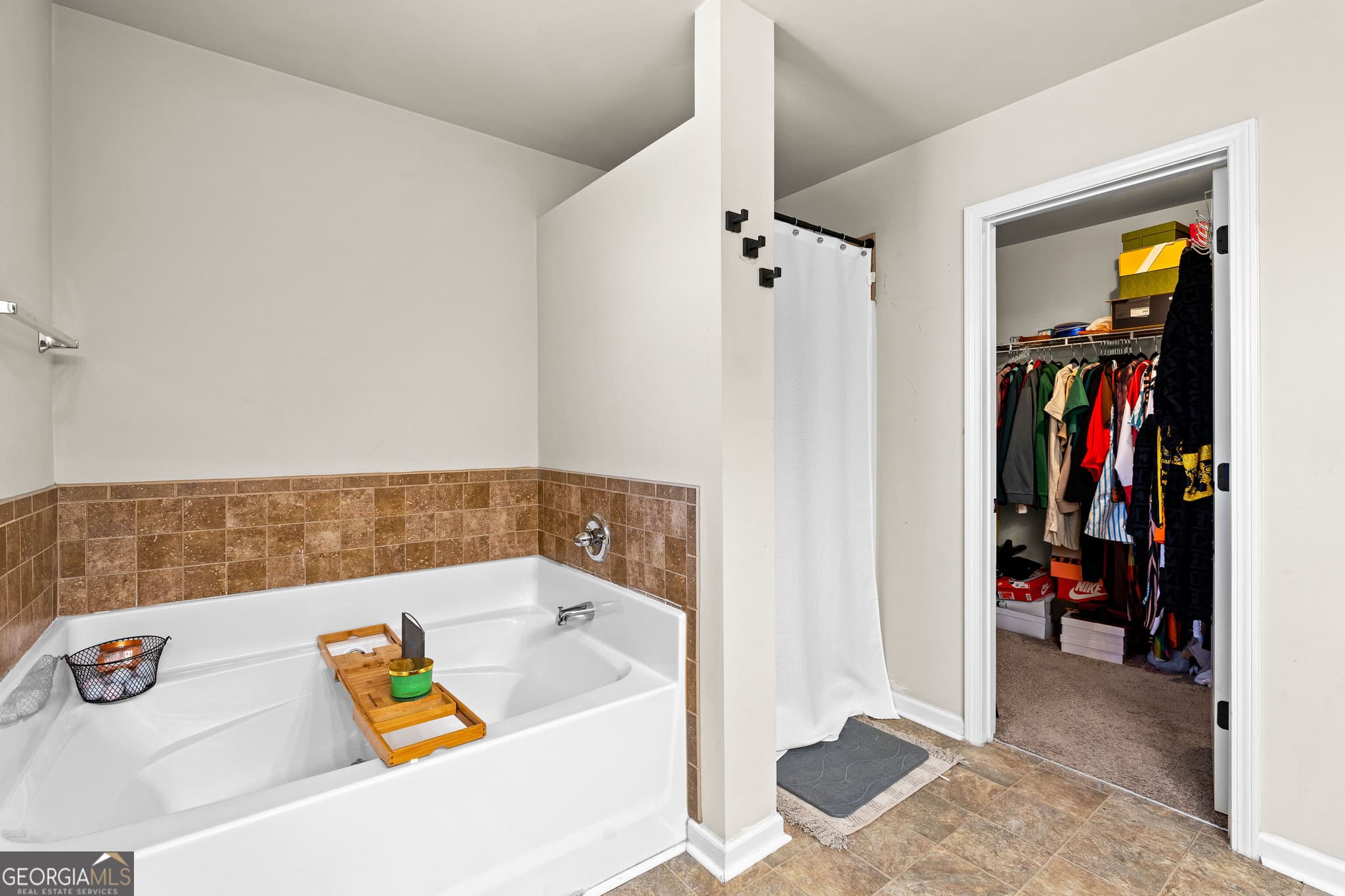 3 bedroom, 2.5 bathroom, 1,748 sq ft single family residence for sale at 112 Truman Court, Jackson, GA 30233 — photo 6