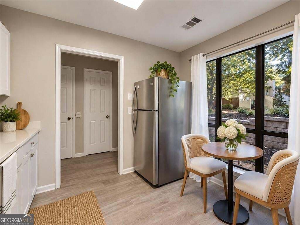 3 bedroom, 2.5 bathroom townhouse for sale at 1265 Jamestowne Trail, Alpharetta, GA 30009 — photo 5