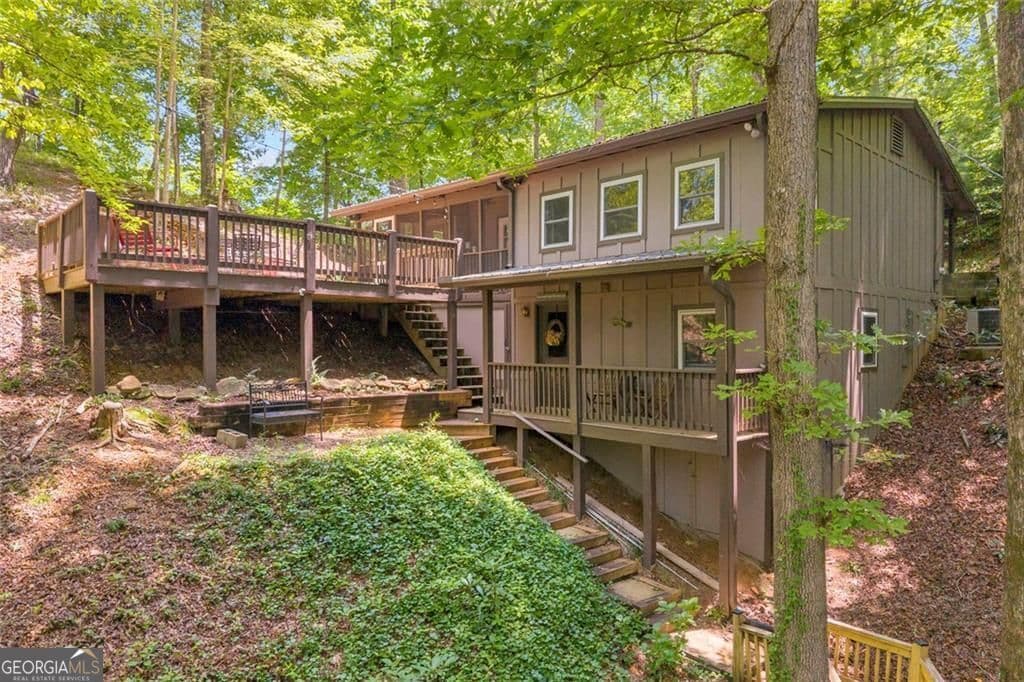2 bedroom, 2 bathroom, 1,486 sq ft single family residence for sale at 185 Pope Dickson Lane, Clarkesville, GA 30523