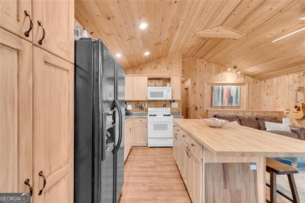 2 bedroom, 2 bathroom, 1,486 sq ft single family residence for sale at 185 Pope Dickson Lane, Clarkesville, GA 30523 — photo 9