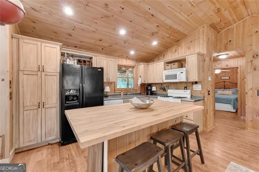 2 bedroom, 2 bathroom, 1,486 sq ft single family residence for sale at 185 Pope Dickson Lane, Clarkesville, GA 30523 — photo 8