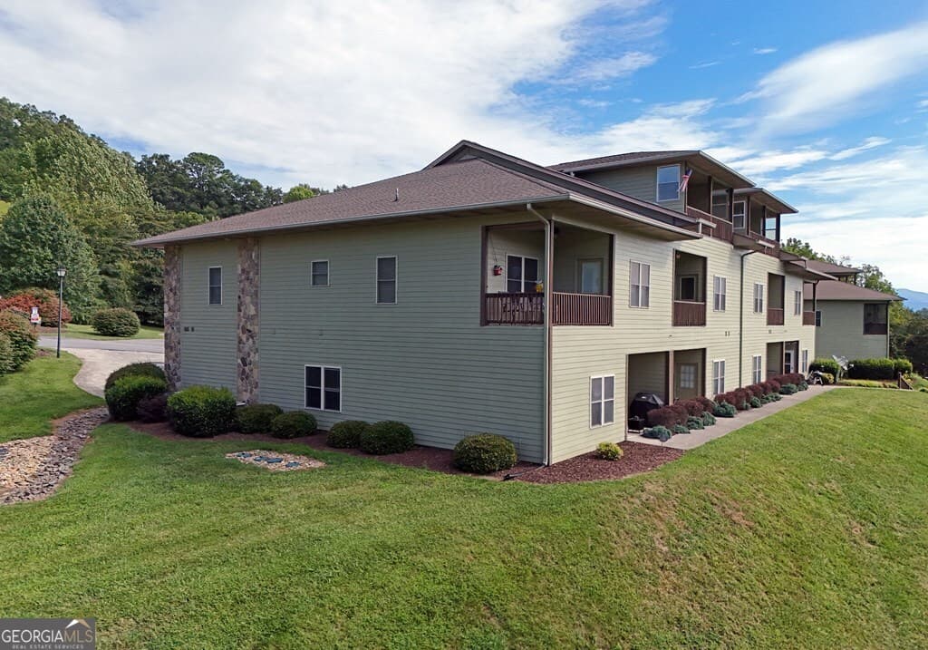 2 bedroom, 2 bathroom, 1,649 sq ft condominium for sale at 1724 Watercrest Way 7H, Young Harris, GA 30582 — photo 3