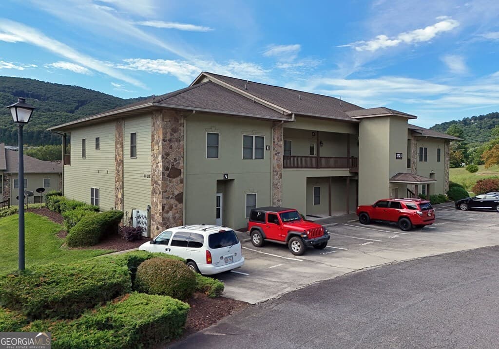 2 bedroom, 2 bathroom, 1,649 sq ft condominium for sale at 1724 Watercrest Way 7H, Young Harris, GA 30582 — photo 9